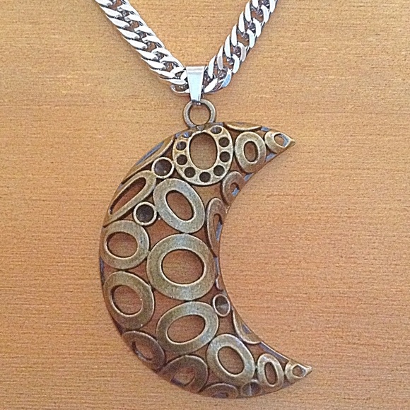 Life N Jeans Jewelry - 🆕Crescent Moon Pendant